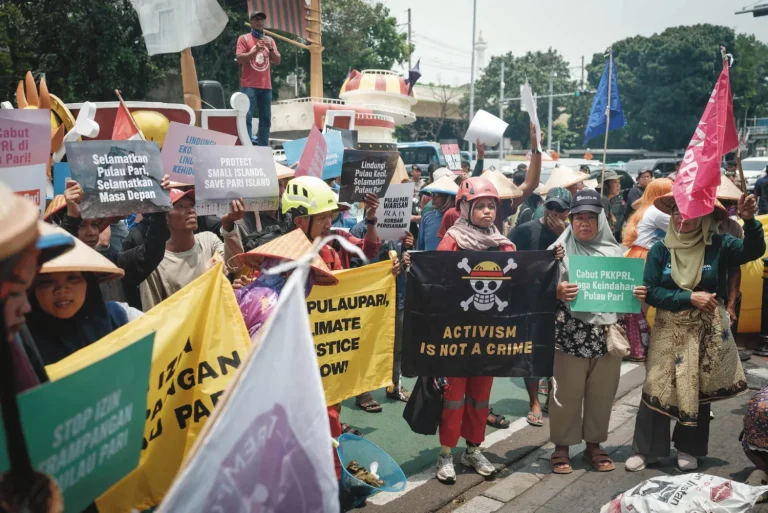 Indonésie, Népal, Pérou, Madagascar : le drapeau pirate de « One Piece » et les révoltes de la Gen Z