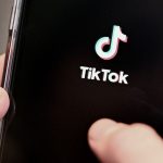 Une étude révèle qu'un contenu d'information sur quatre sur TikTok est trompeur
