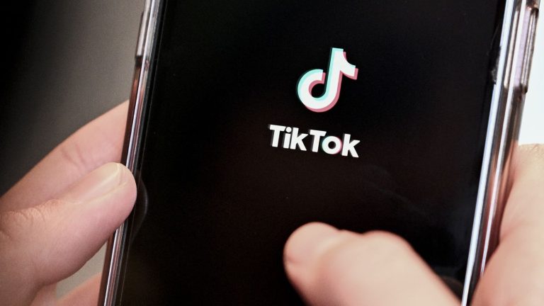 Une étude révèle qu'un contenu d'information sur quatre sur TikTok est trompeur