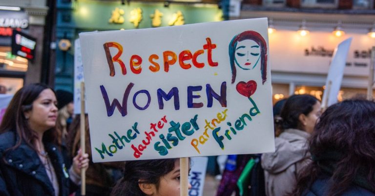 Liberté et droits des femmes menacés : événements mondiaux de la semaine du 16 mars