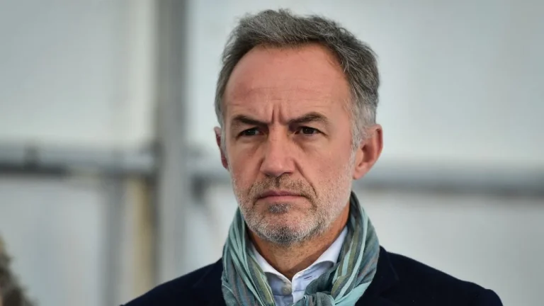 Emmanuel Grégoire en couple : découvrez sa femme discrète et leur famille recomposée de 5 enfants