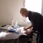 « J’ai plus confiance en lui qu’en les médecins : une journée avec un infirmier à domicile »