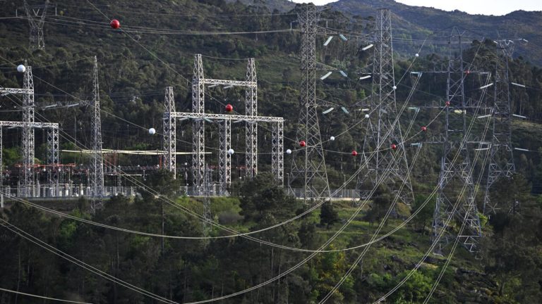 Panne d'électricité massive en Espagne et au Portugal : des experts évoquent une surtension incontrôlée.