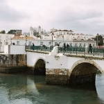 À Tavira, un ancien palais portugais entre oliveraie et plage à découvrir.