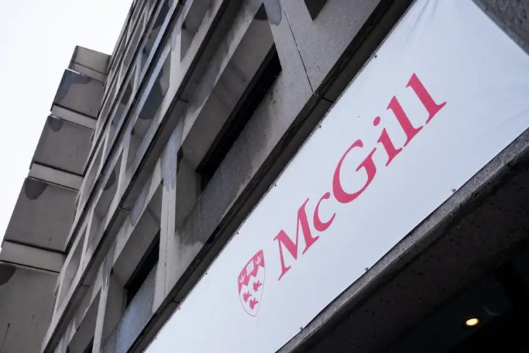 Hausse des droits de scolarité : McGill et Concordia mettent fin aux poursuites