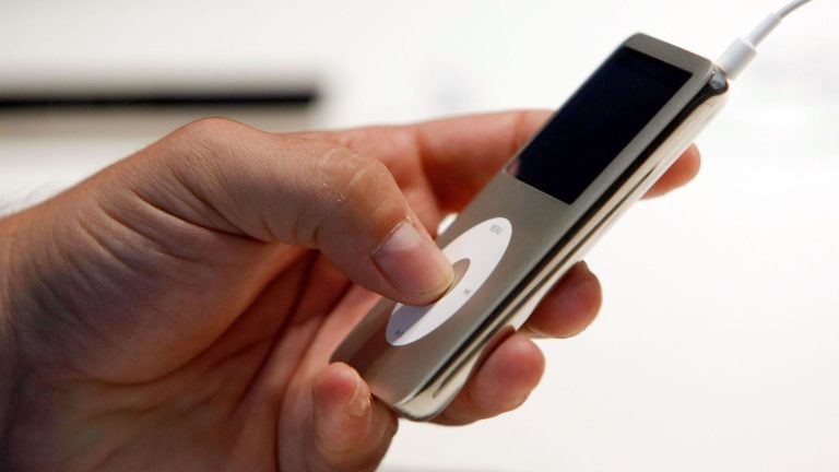 L'iPod revient : la génération Z redécouvre l'écoute de musique sans distractions.