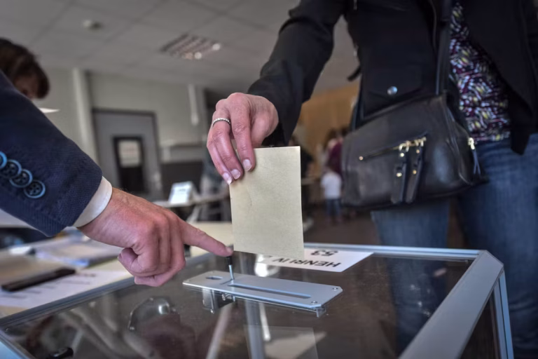 EN DIRECT, municipales 2026 : une liste 'apolitique' peut-elle vraiment être neutre ?