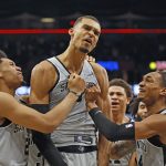 NBA : Wembanyama qualifie les Spurs pour les play-offs, James égalise un record avec les Lakers