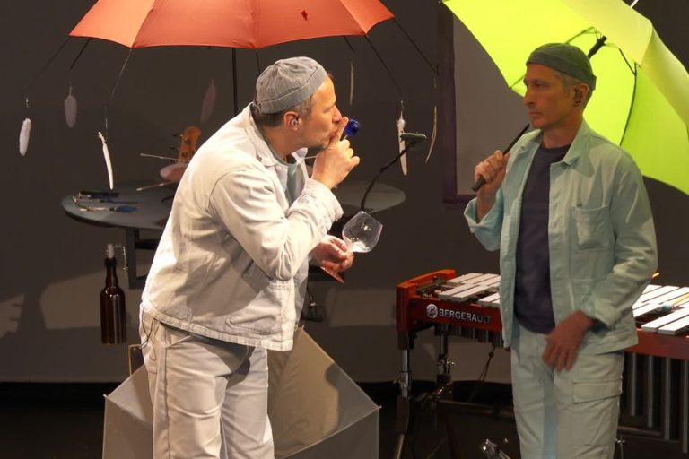 Objets détournés et sons inattendus : la musique contemporaine dès 3 mois