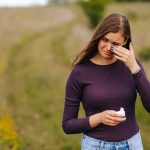 Allergies oculaires : se frotter les yeux, quels risques réels ?