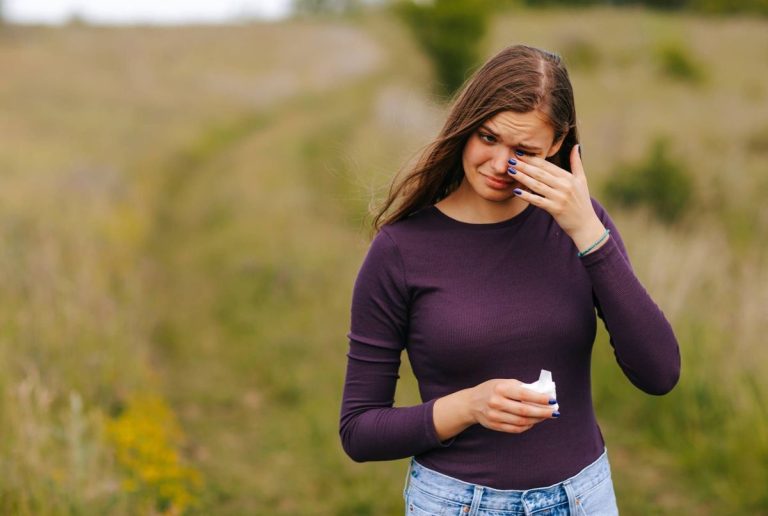 Allergies oculaires : se frotter les yeux, quels risques réels ?