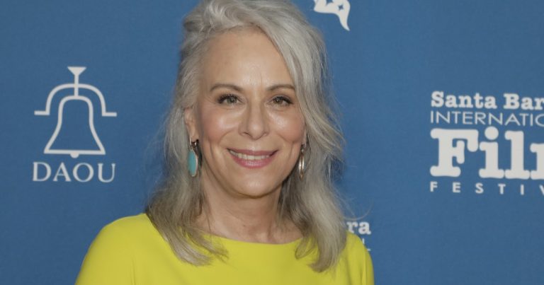 Jane Kaczmarek, la mère de Malcolm, épouse son amour de lycée 50 ans après leur première rencontre