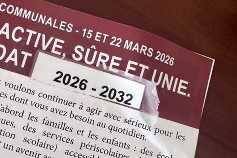 “C’est comme un jeu de grattage” : cette liste aux municipales joue du scotch sur un tract et intrigue