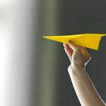 Conséquences d'un avion en papier lâché depuis l'ISS à 400 km d'altitude