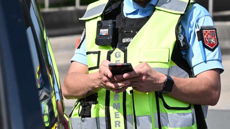 <i class='fa fa-lock' aria-hidden='true'></i> Reconnaissance faciale sur smartphone : un outil contesté mais encadré