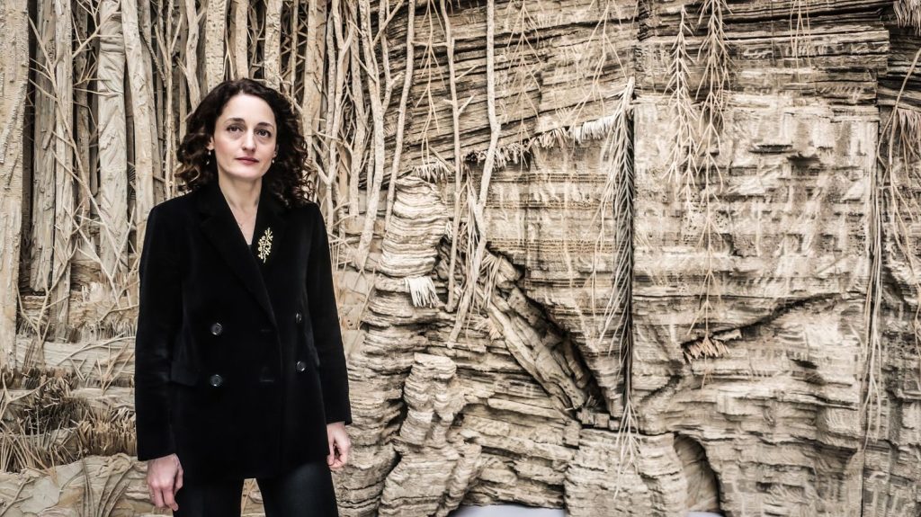 Eva Jospin et Claire Tabouret au Grand Palais : lumière, ruines, grotesque et spirituel