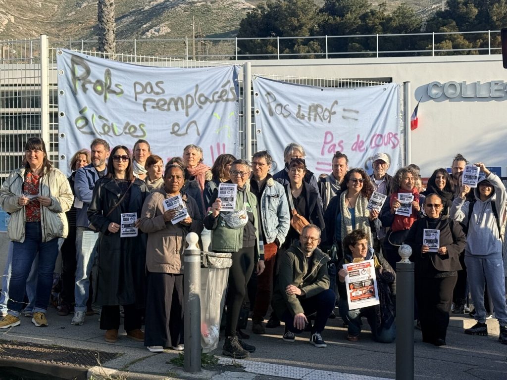 Marseille : des parents manifestent pour leurs enfants sans prof de français depuis des semaines