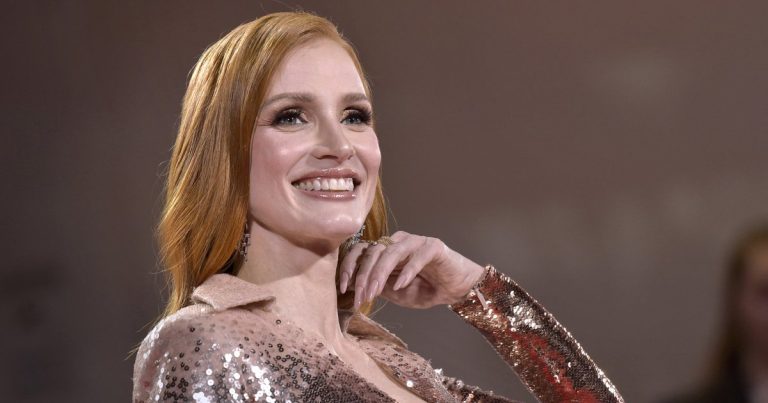 Jessica Chastain : son parcours vers l'ambassadrice du glamour hollywoodien