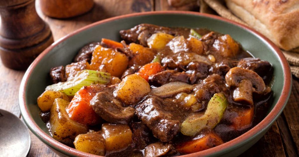 Joue de bœuf confite : recette mijotée et secrets d'une sauce riche en saveurs