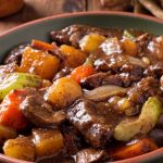 Joue de bœuf confite : recette mijotée et secrets d'une sauce riche en saveurs