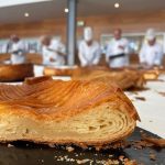 "La particularité du kouign-amann c'est qu'il doit être en même temps feuilleté et moelleux". Une des stars de la gastronomie bretonne à l'honneur à Ploufragan