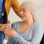 À 24 ans, un kyste ovarien révèle un cancer après des symptômes ignorés