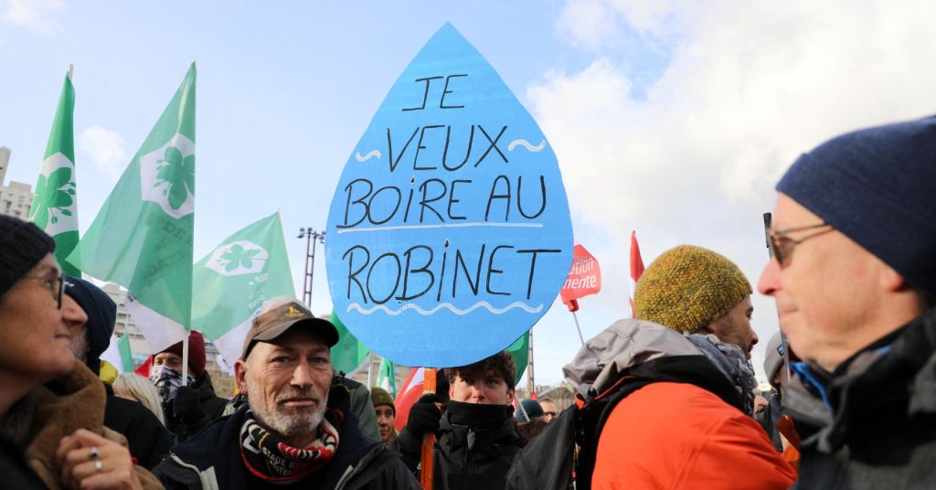 Censure gouvernementale : moratoire sur toutes les politiques de protection de l'eau