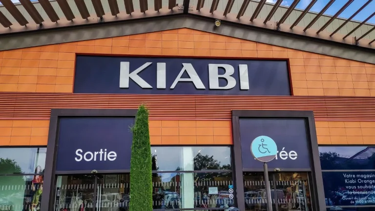 Oubliez Skims : le t-shirt Kiabi à 8 euros s'adapte à toutes les silhouettes ce printemps