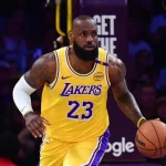 Basket - NBA : LeBron James égalise un record historique de points en saison régulière