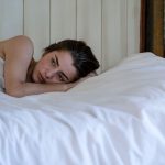 Clinophilie : quand le lit se transforme en refuge ou en prison, selon une psy