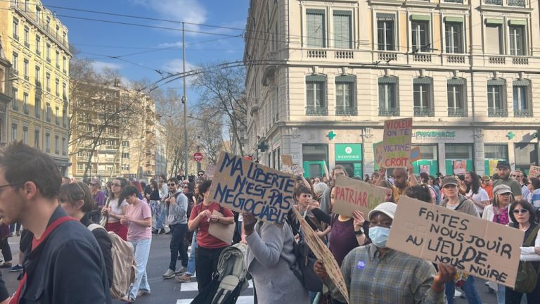 Lyon : le cortège féministe du 8 mars mobilise près de 10 000 manifestants