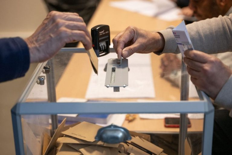 Battue de 15 voix, cette maire sortante saisit la justice et accuse le nouveau maire de "tricherie"