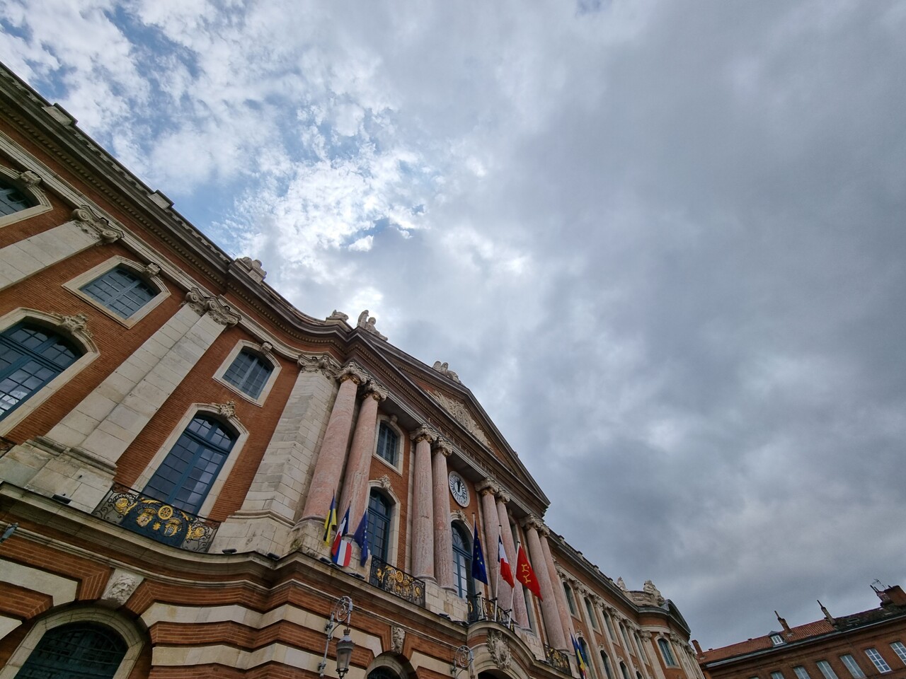 Météo : Vents forts et chute des températures, une perturbation se dirige vers Toulouse