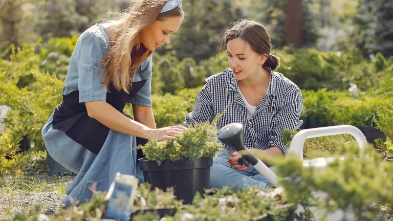 Mettre les mains dans la terre : la tendance bien-être qui suscite de l'intérêt