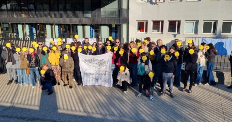 Mobilisation des professeurs et parents d'élèves du collège Proudhon pour une action 'collège mort'