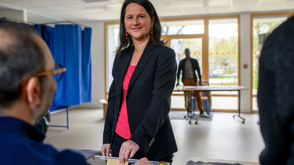 La maire sortante de Nantes, la socialiste Johanna Rolland, en tête du 1er tour des élections municipales, talonnée par son adversaire de la droite