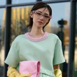 Cette couleur de sac, ni marron ni noir, s'impose comme tendance pour le printemps-été