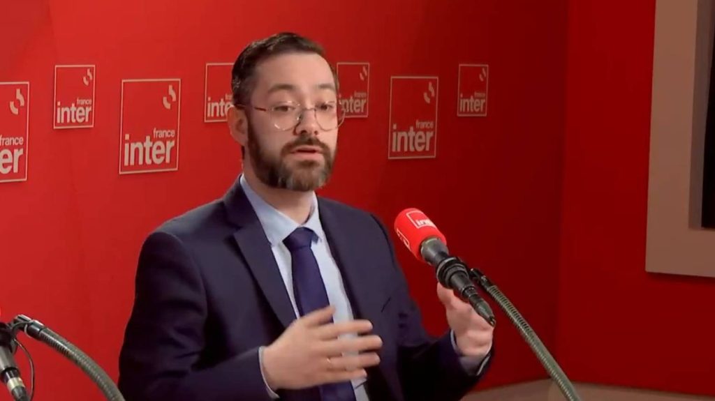 David Guiraud, nouveau maire de Roubaix, défend La France insoumise comme force politique clé.