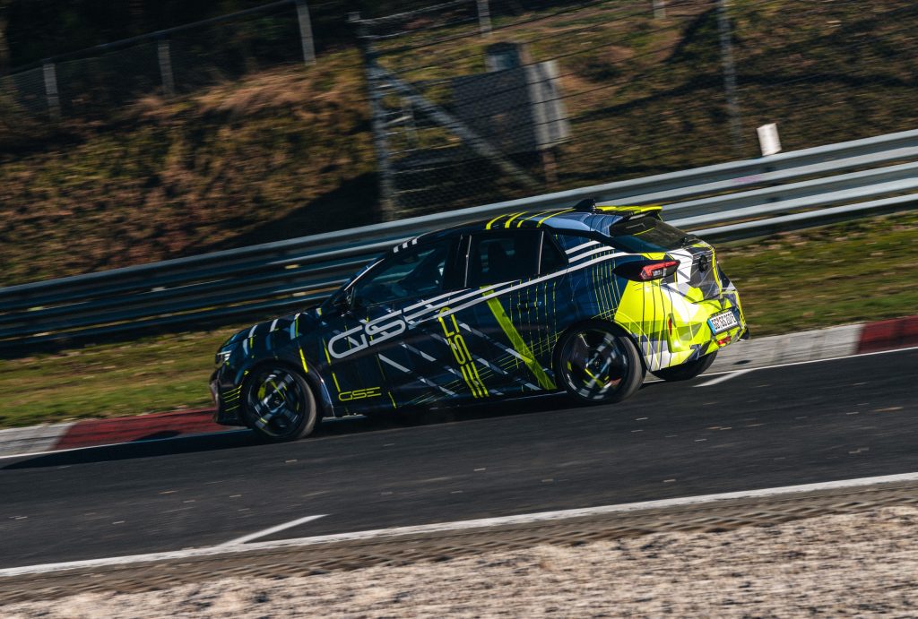 Opel Corsa GSE : test de la future petite sportive électrique sur le circuit du Nürburgring