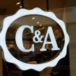 Ce top C&A à moins de 20 euros remplace le t-shirt blanc pour une allure chic