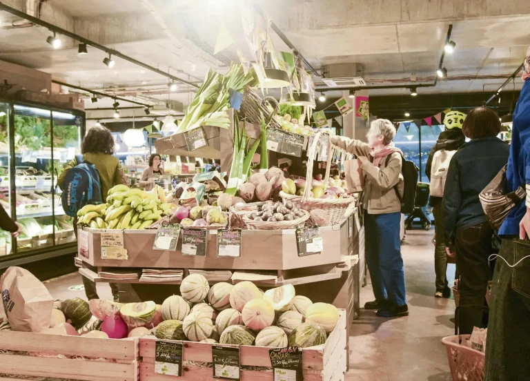 Des consommateurs de plus en plus nombreux soutiennent l'agriculture biologique malgré les offensives