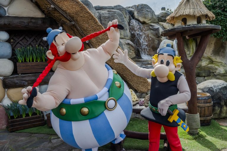 "La reine des reines" : le Parc Astérix répond à Disneyland Paris et sa zone sur la Reine des Neiges