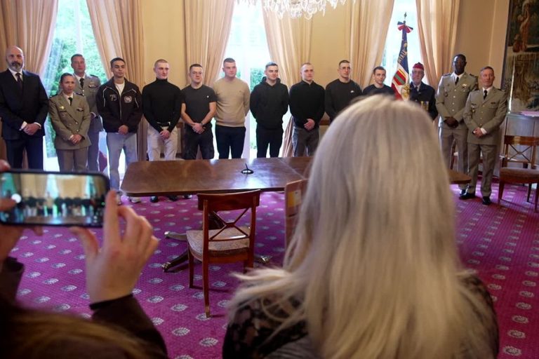Ces jeunes expliquent pourquoi ils ont choisi de signer un contrat avec l'armée française