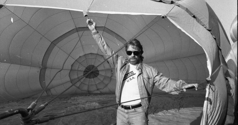 Disparition. Quand Chuck Norris s’envolait de la côte de Beaune… en montgolfière