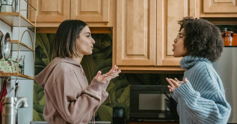 Manon témoigne : la perte de son amie due à l'emprise d'un mari trop présent