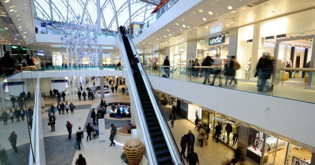 Lyon : Ouvertures de Bershka et Pandora, nouveautés pour La Chaise Longue et Swarovski à Confluence