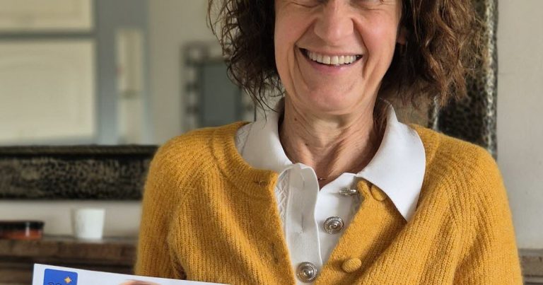 Gergy : Un reflet dans l'œil de son fils, âgé de 7 semaines, révèle un cancer rare