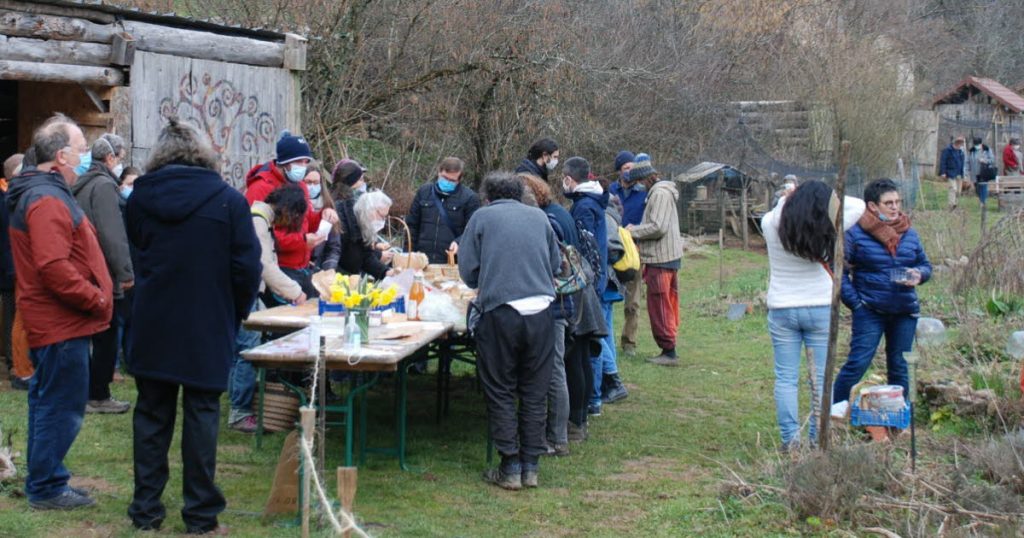 Les Planches-près-Arbois : préparation de la matinée dédiée au troc et au partage