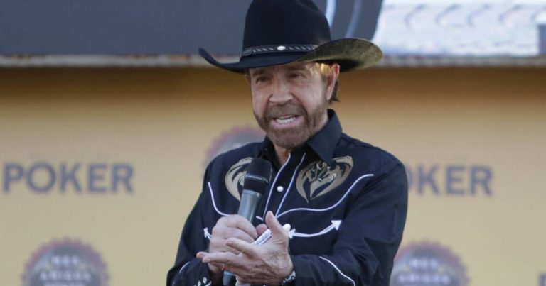 États-Unis : Chuck Norris, 86 ans, hospitalisé en urgence à Hawaï