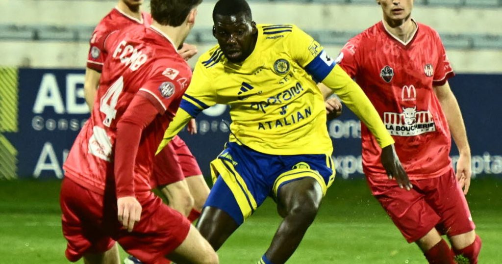 Football - Régional 1 : Montceau-Gueugnon, Louhans en relance, La Chapelle en tête